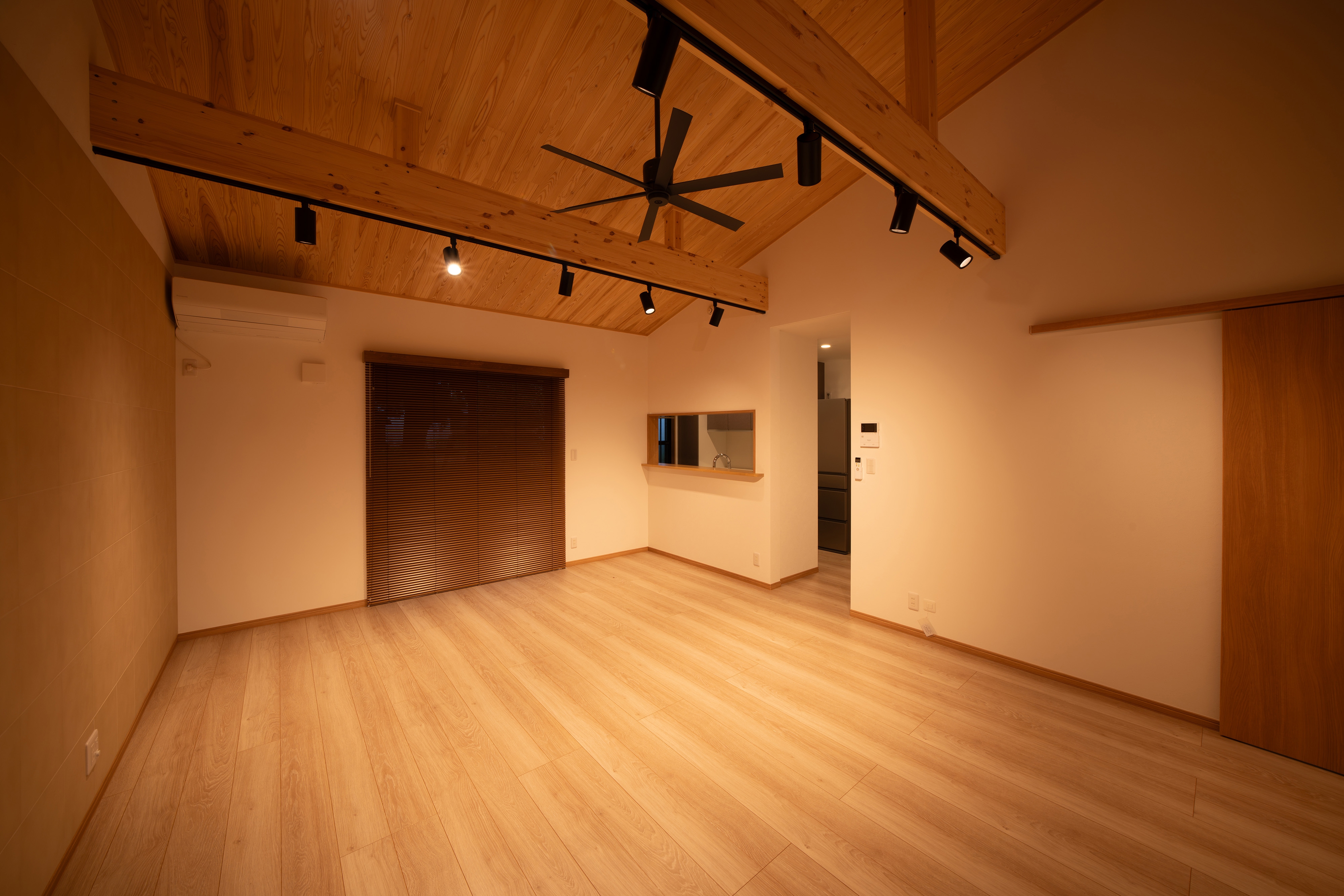 1階東リビング(夜)DSC8775.jpg